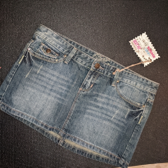 Skirt - Picture 3 of 3